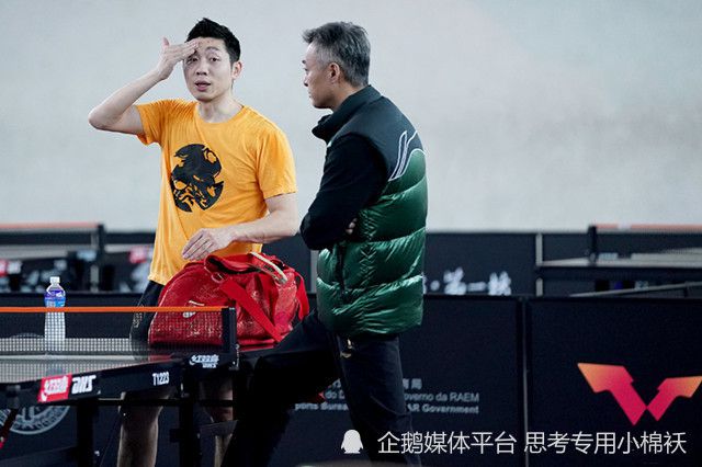 这时候，叶辰直接打开了直升飞机上的扩音系统，高声道：车里面的人听着，你们现在已经被包围了，立刻放下一切抵抗投降，否则的话。